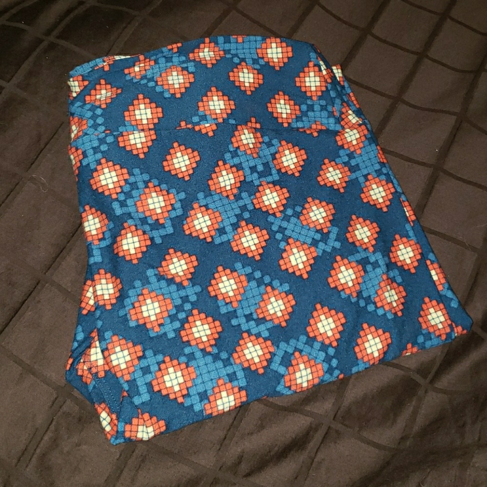 3 got $25 LulaRoe Leggings 🎁 3